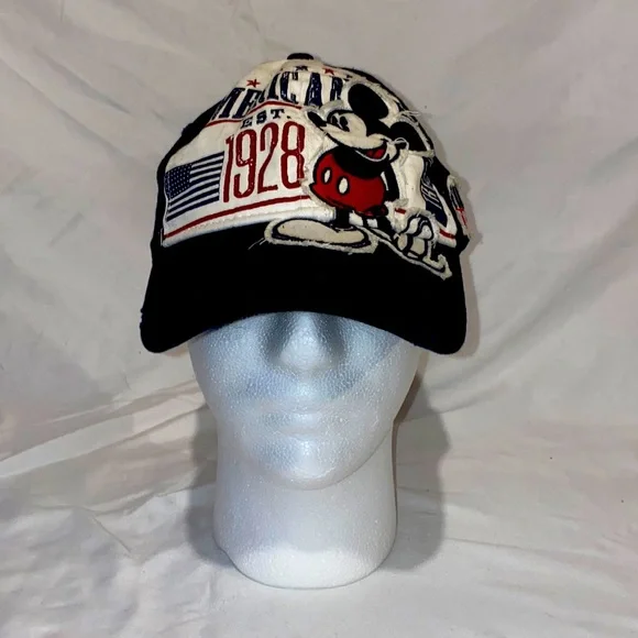 Mickey Mouse hat - Picture 2 of 5